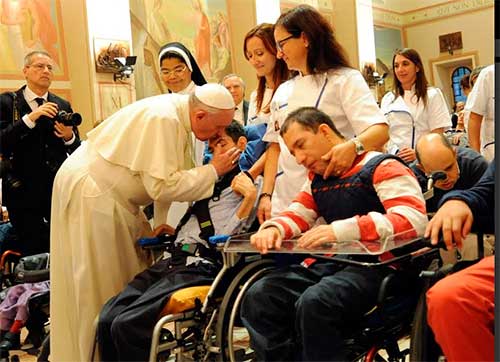 “Pienso en ustedes enfermos, atendidos con amor y profesionalidad por el personal médico y paramédico del Gemelli”, Video mensaje del Papa