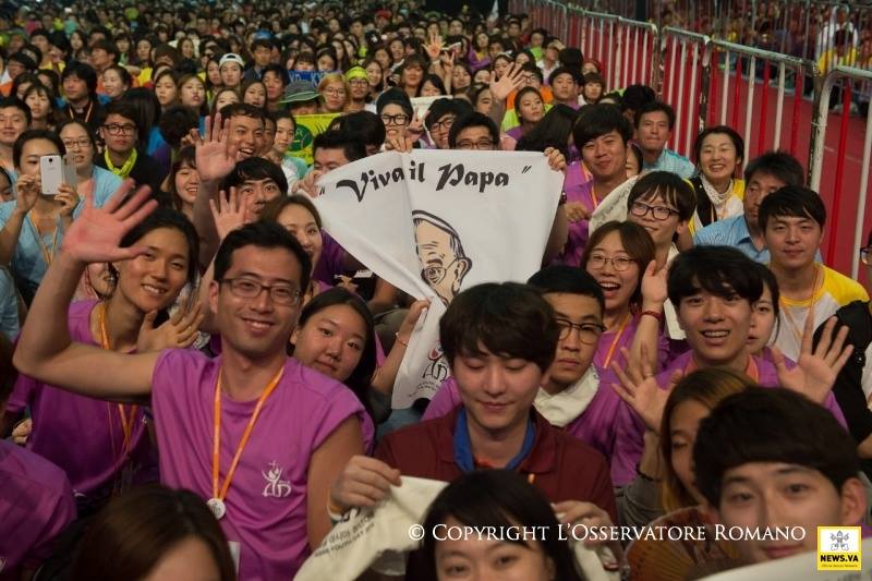 Francisco a los jóvenes de Asia: Cristo llama a la puerta de sus corazones