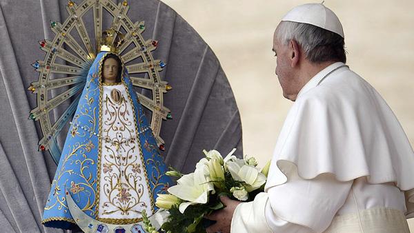 “Pidamos a la Virgen María que ayude a todas las familias, especialmente a las que sufren por la falta de trabajo”