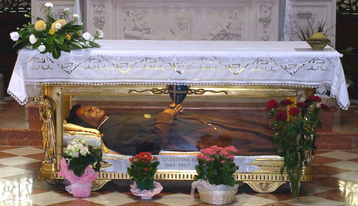 Santa Josefina Bakhita : 8 de febrero