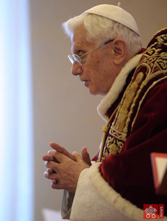 El 11 de febrero de 2013 Benedicto XVI anunciaba públicamente su renuncia al ministerio petrino dejando la Sede vacante en espera de un sucesor
